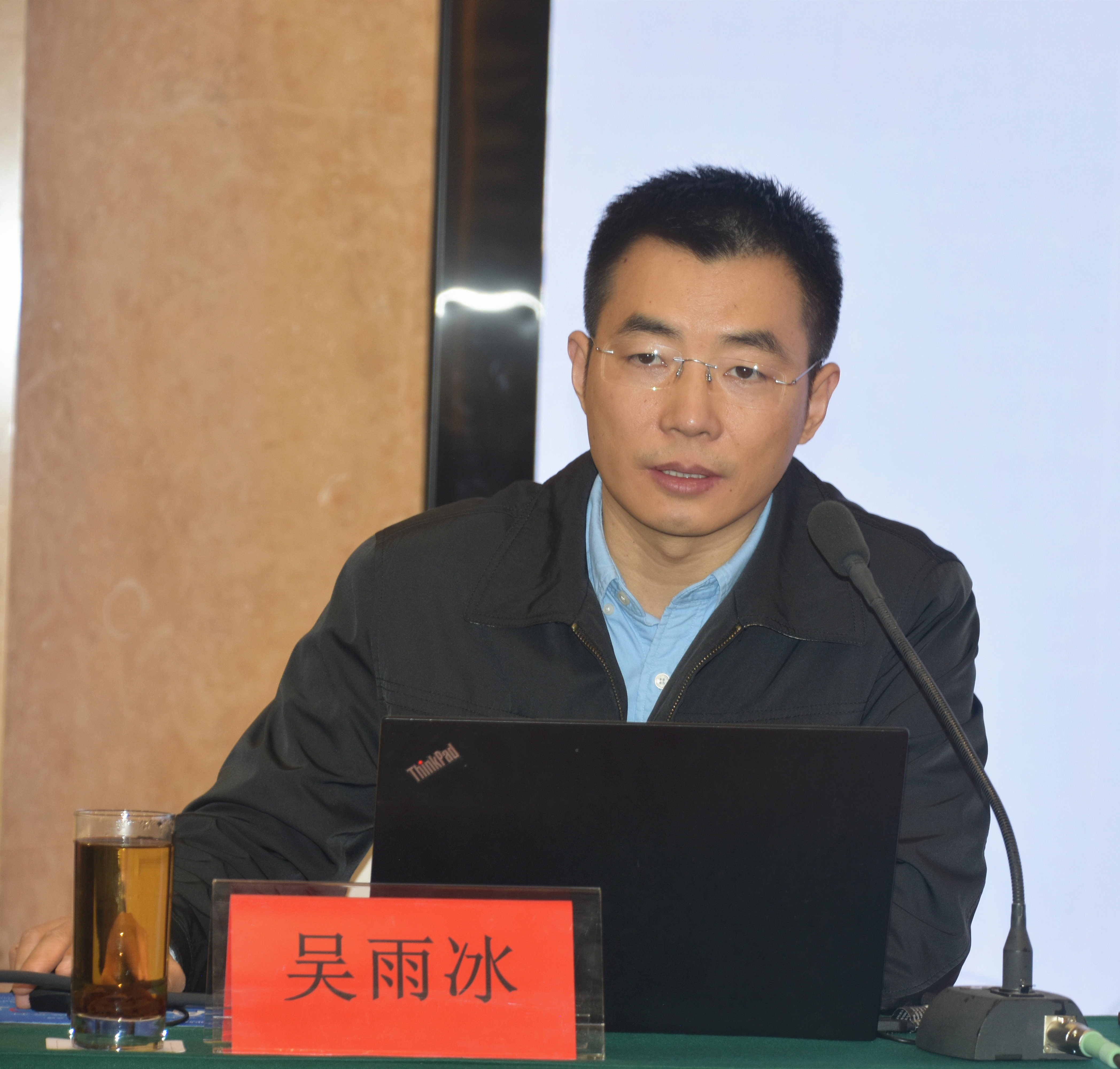 吳雨冰_副本.jpg 吳雨冰_副本.jpg